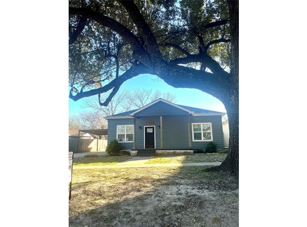 706 E Palestine, Mexia, TX 76667