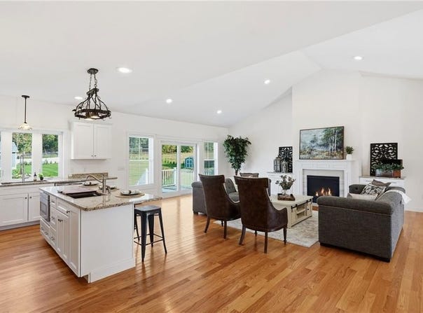 1291 Central Avenue, Johnston, RI 02919