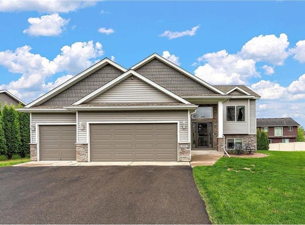 12012 Mayview Cove, Lindstrom, MN 55045