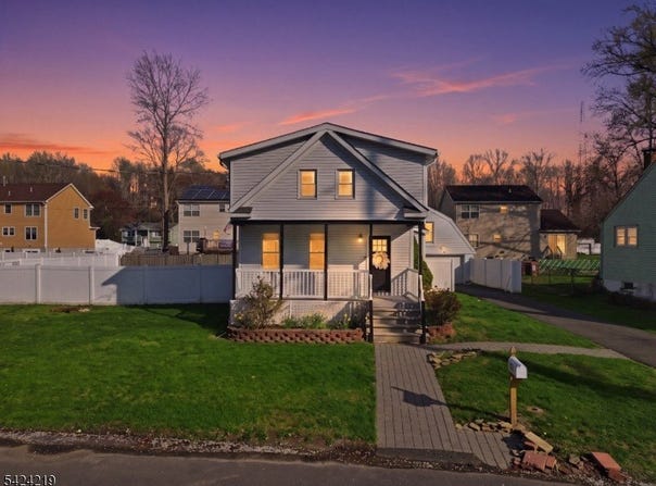 129 Willow Ave, Aberdeen Twp., NJ 07747-2430