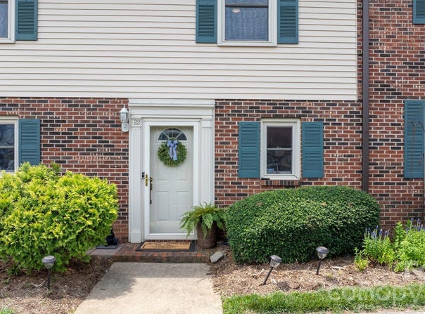 1330 5th Street NE, Hickory, NC 28601