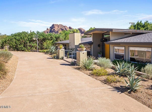 4303 E MCDONALD Drive, Phoenix, AZ 85018