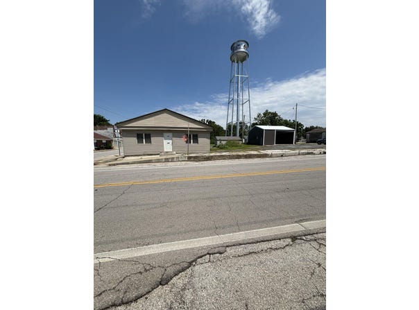 108 S Washington Avenue, Walnut Grove, MO 65770