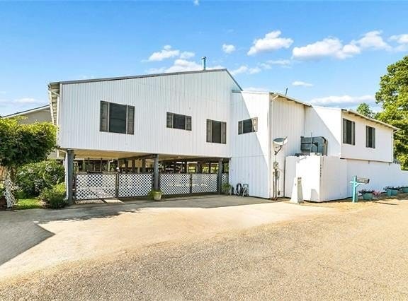 32747 CYPRESS Drive, Springfield, LA 70462