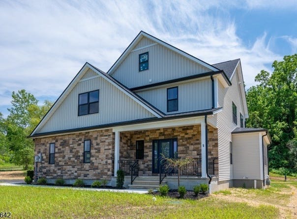 5 Emerald Dr, Hardyston Twp., NJ 07419-2642