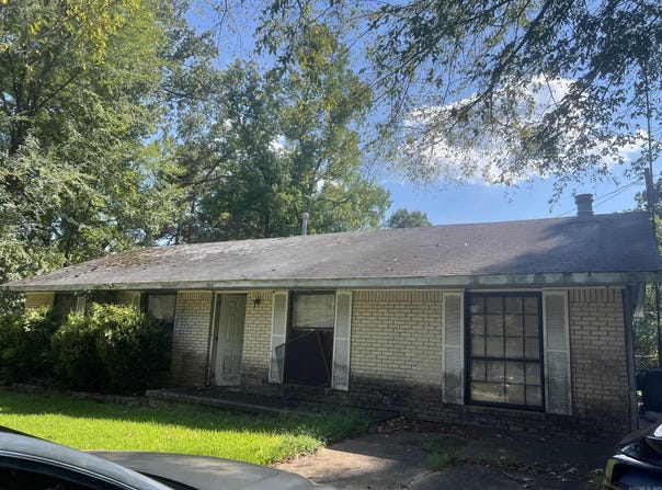 912 Edgehill Dr, Benton, AR 72015