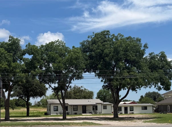 1503 E Central Avenue, Comanche, TX 76442