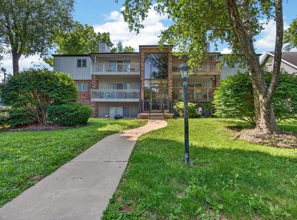 1111 E Jefferson Street, Bloomington, IL 61701