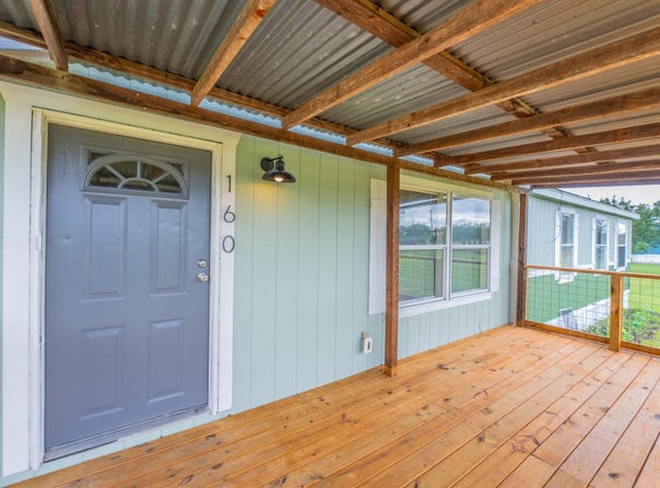 160 Indian Trl, Lockhart, TX 78644