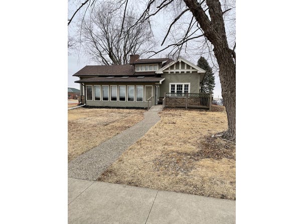 528 W Pershing Drive, Brooklyn, IA 52211