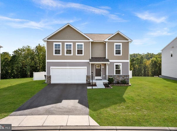 417 EURASIAN Drive, BUNKER HILL, WV 25413