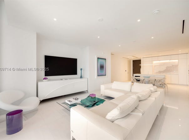 300 Biscayne Blvd Way, Miami, FL 33131