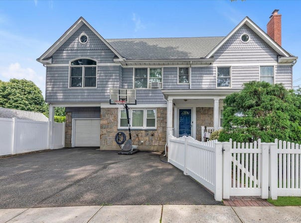 1 Windsor Place, Lynbrook, NY 11563