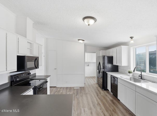 10600 N BENOIT St, Hayden, ID 83835
