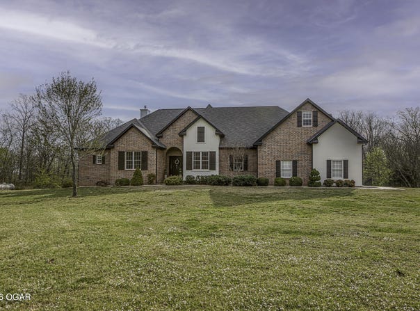 10368 S Ridge Drive, Joplin, MO 64804