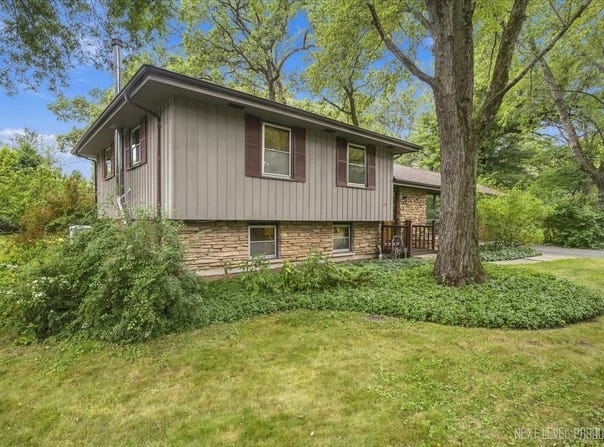 28W041 Elm Drive, West Chicago, IL 60185