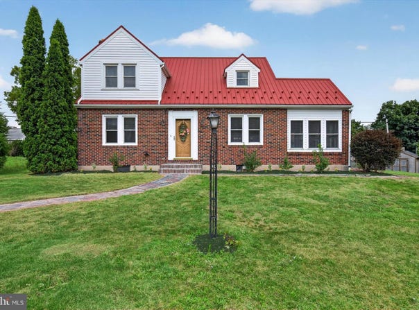 111 E MAIN Street, ELIZABETHVILLE, PA 17023