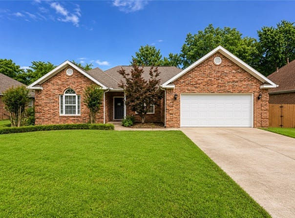 319 Bluff Drive, Lowell, AR 72745