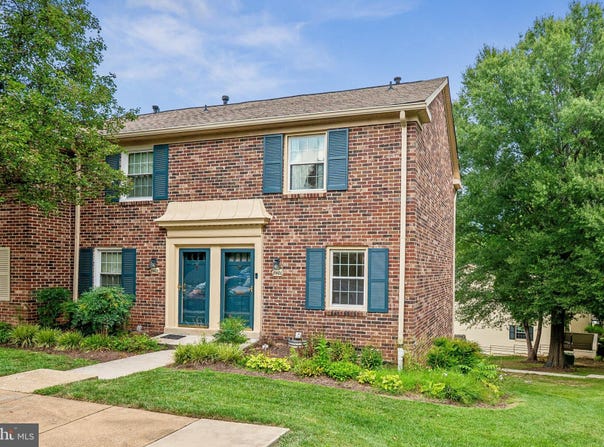 8400 PENSHURST Drive, SPRINGFIELD, VA 22152