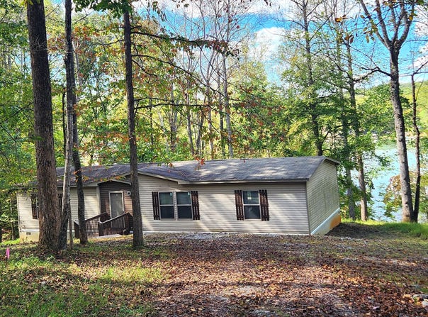 300 Whisperway RD, Moneta, VA 24121