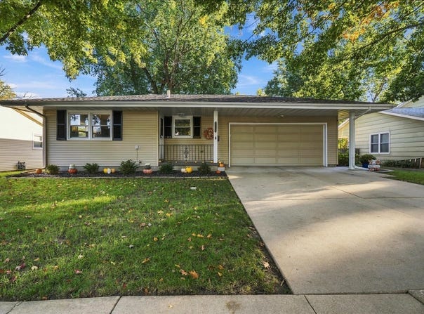 1211 Searle Drive, Normal, IL 61761