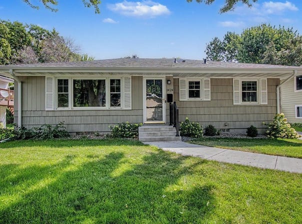 1424 Rhode Island Avenue N, Golden Valley, MN 55427