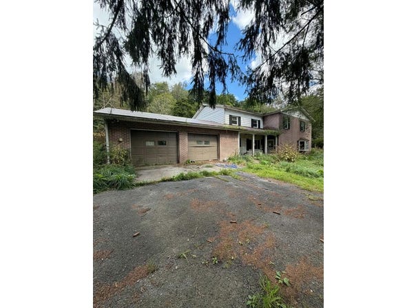 769 RAILROAD ST, Windber, PA 15963