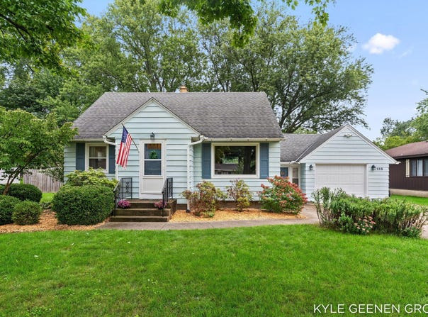 135 GRANDVIEW AVENUE, HOLLAND, MI 49423