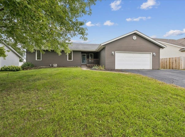 319 1st Light Drive, Stillman Valley, IL 61084