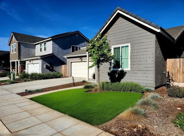 902 Atlantica Drive S, Madera, CA 93636