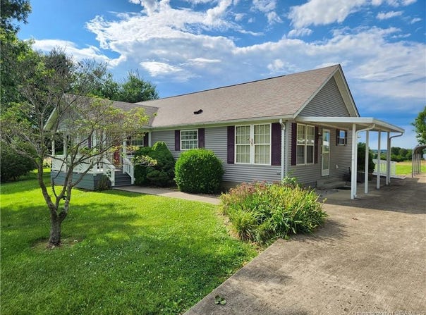 5818 E Rolling Meadows Drive, Pekin, IN 47165