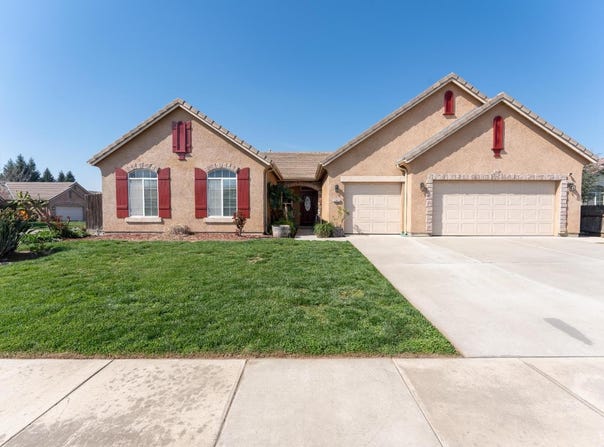 2945 S Arkle Street, Visalia, CA 93292