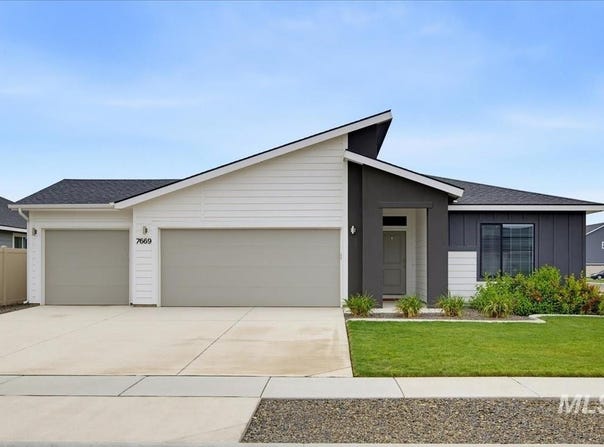 7669 E Flyway St, Nampa, ID 83687