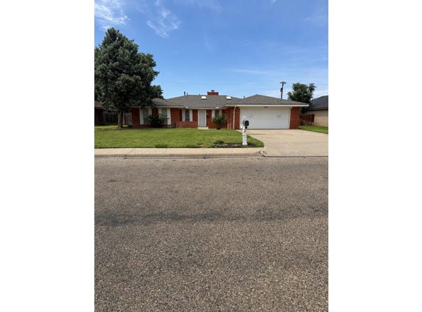 303 Bailey Avenue, Dumas, TX 79029