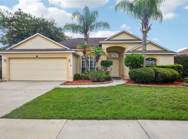 2302 TOWERING OAKS Circle, SEFFNER, FL 33584