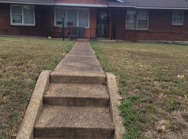 1586 E RAINES Rd, Memphis, TN 38116