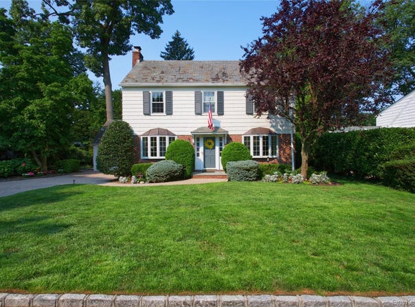69 Eakins Road, Manhasset, NY 11030