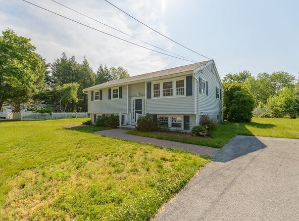 392 Acton Rd, Chelmsford, MA 01824