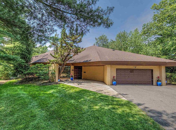 400 Pleasant Valley Ave, Moorestown, NJ 08057