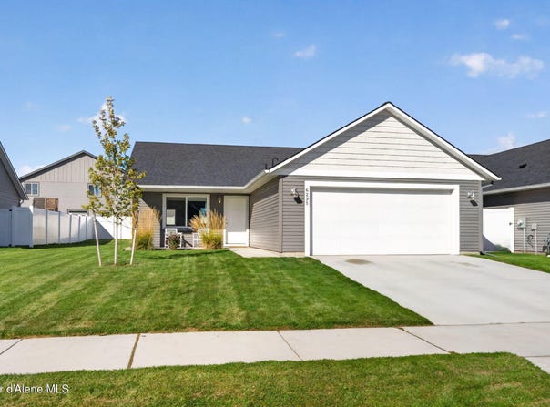 6295 W Bowmore Ln, Rathdrum, ID 83858