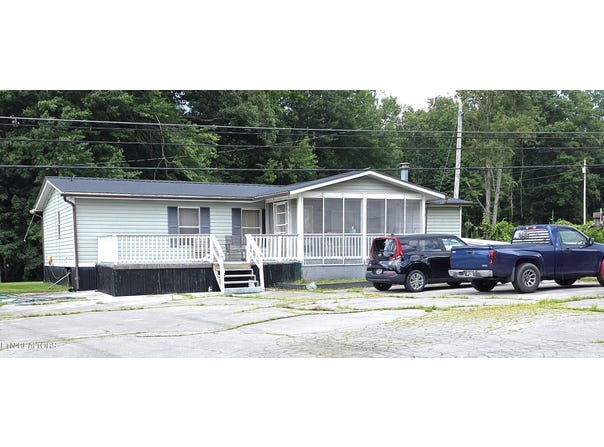 1195 Buffalo Rd, Oneida, TN 37841