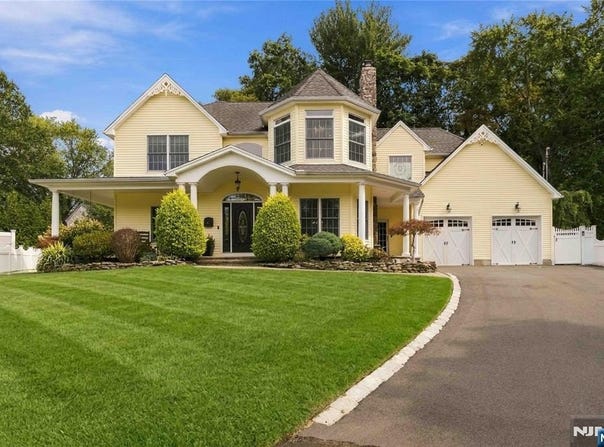 15 Chapel Place, Wayne, NJ 07470