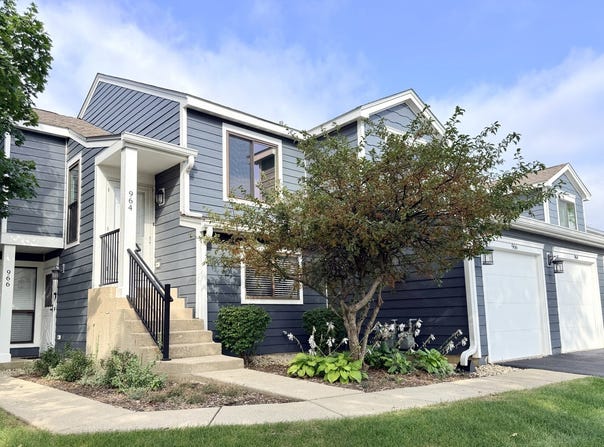 964 Brunswick Circle, Schaumburg, IL 60193