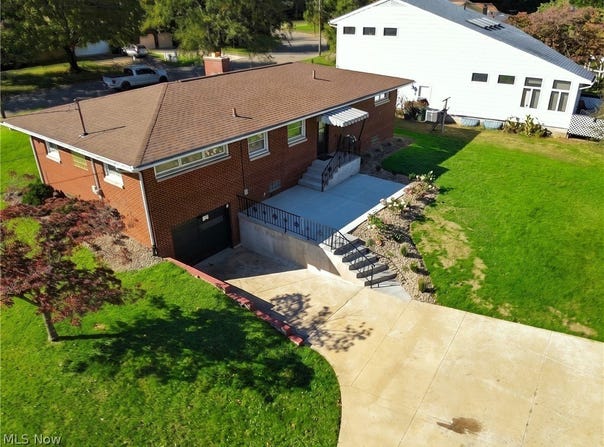 1423 Forrest Drive, Barberton, OH 44203