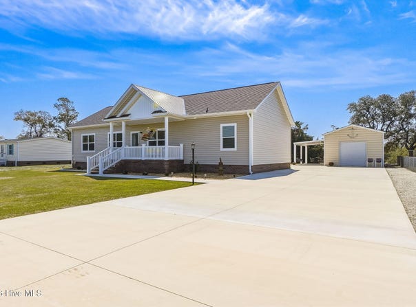 204 Nelson Street, Harkers Island, NC 28531
