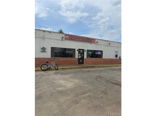 1207 W Malone Avenue, Sikeston, MO 63801