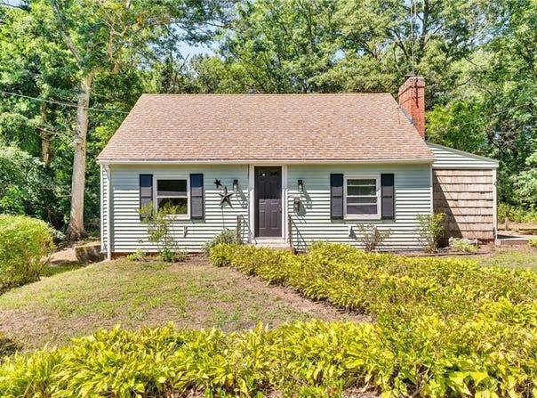 11 Sunset Avenue, Coventry, RI 02816