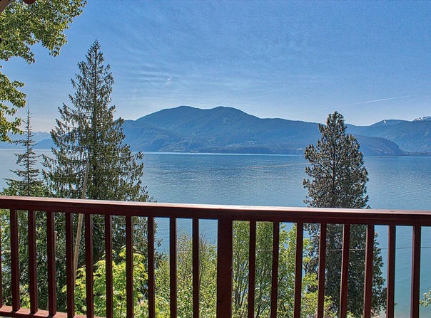 93 Blue Jay Dr, Sagle, ID 83860