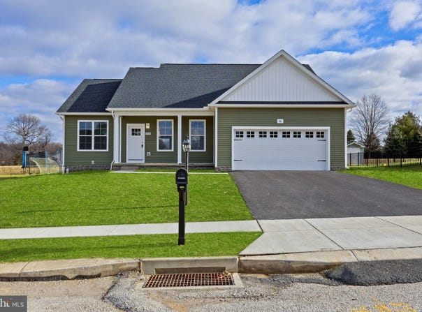 300 STEEPLE VIEW Drive, HANOVER, PA 17331