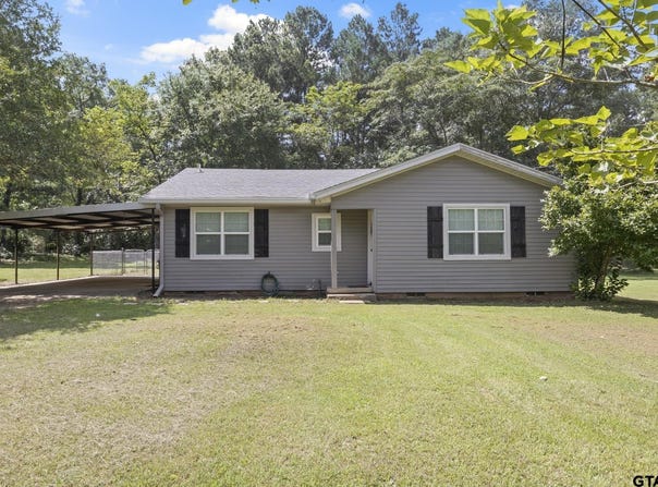 655 Daingerfield St, Pittsburg, TX 75686
